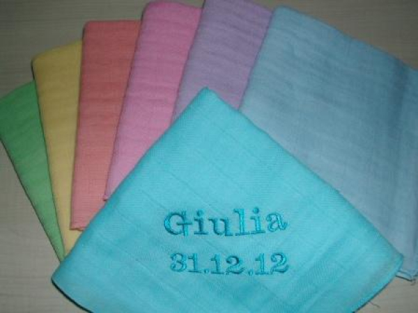 Nuscheli 60x60 bestickt Name & Datum